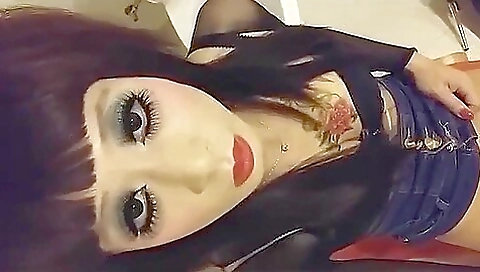 Slutty brunette gets her pussy nailed with her boyfriend