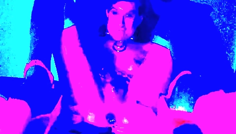 Brunette babe with a nice body plays with her clit