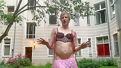 Beautiful girl gets banged in her mouth by a thick dong