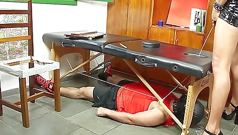 Tattooed teen is getting her cunt fucked deep throat