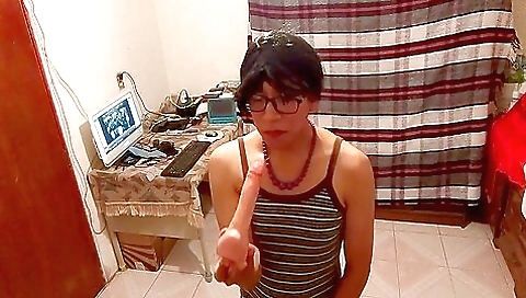 Latina slut does her deepthroated sex with a dildo