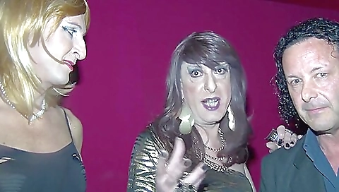 Italian shemale anal sex with a guy and a hot dildo