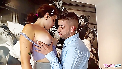 Amateur latina with big tits gives anal sex to a stranger