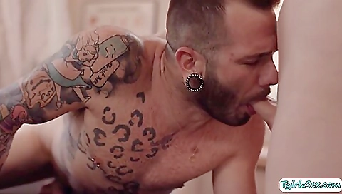 Masseuse is fucking clients feet with her long pole